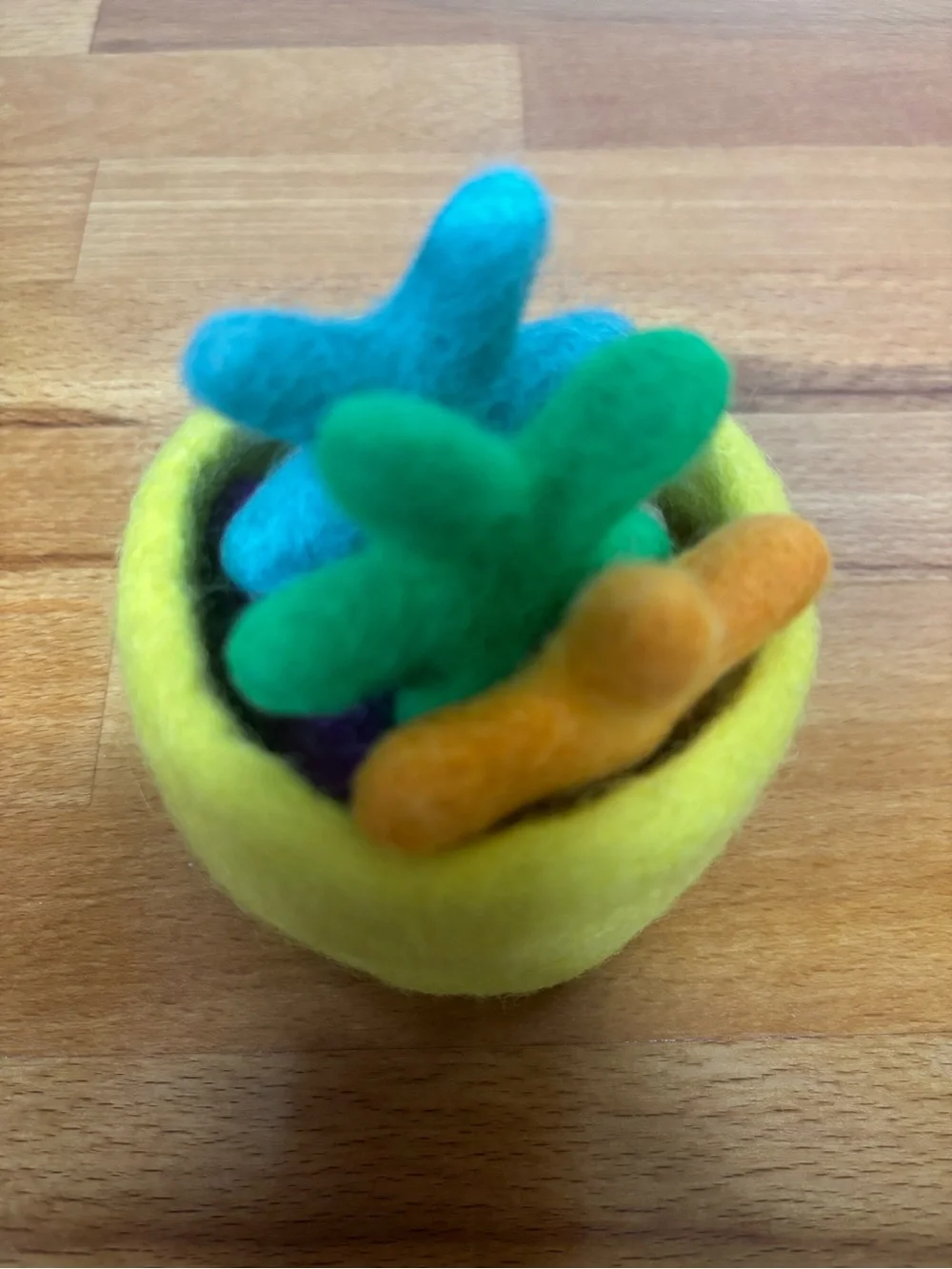 Lovevery Felt Starfish Sorting Set Montessori Toy with Bowl – 7 Piece Set